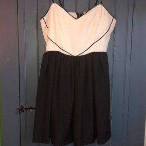 B&W sweetheart neckline mini dress